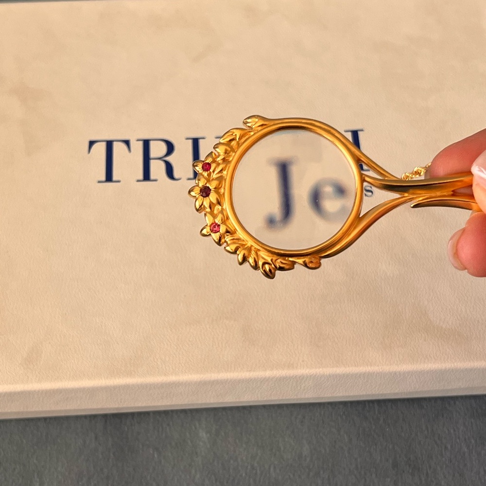 TRIFARI, vintage magnifying glass pendant necklace, gold tone